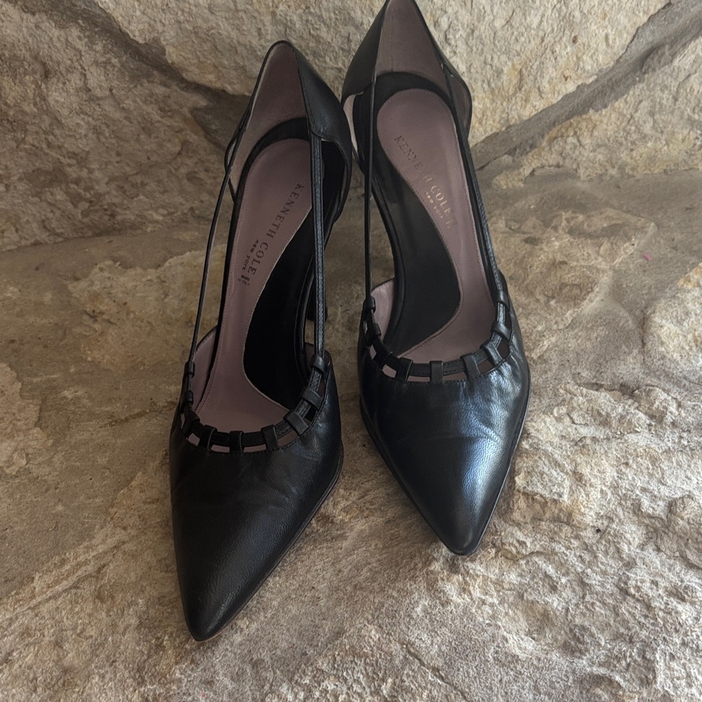 Vintage Kenneth Cole, New York black heel pumps